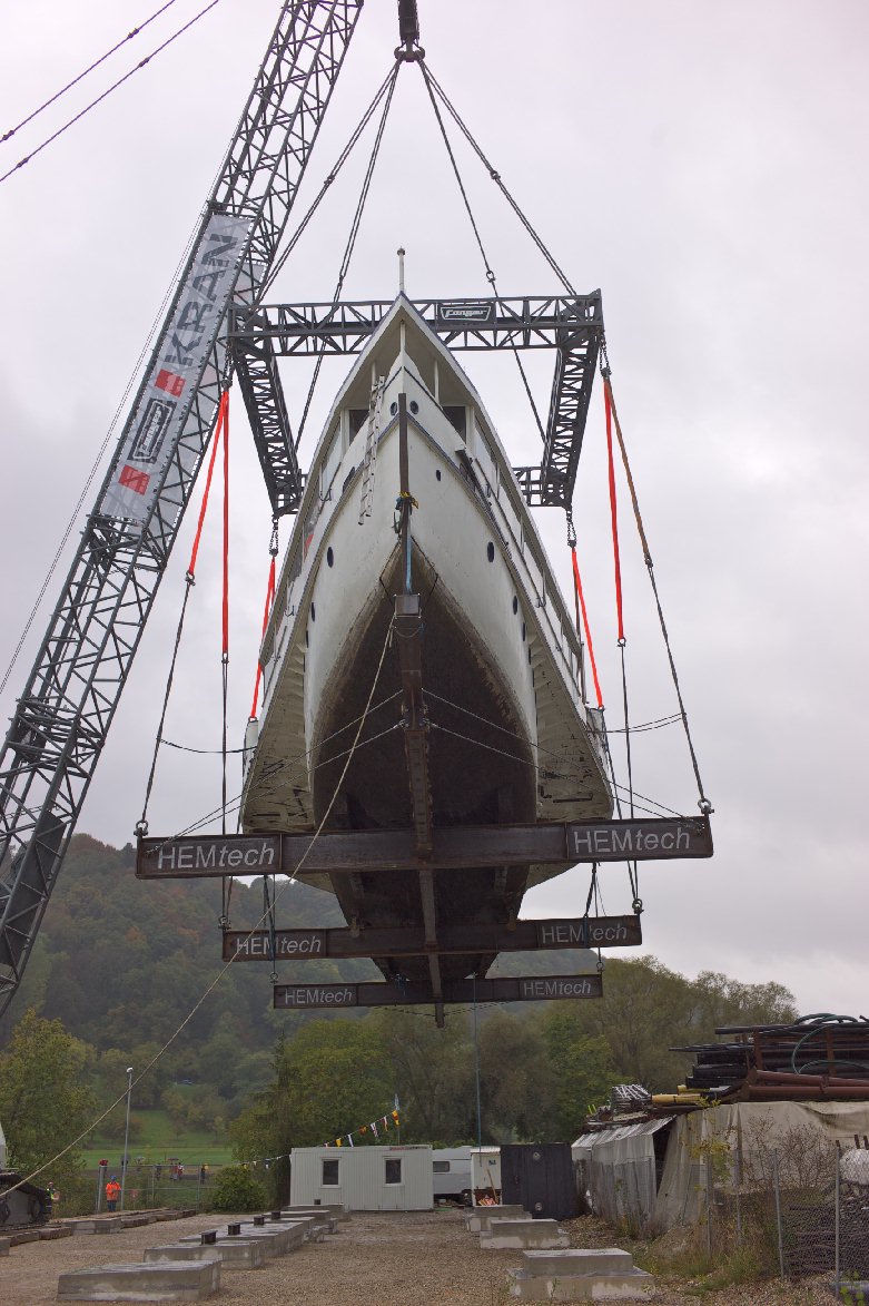 Auswasserung DS Neuchatel Sugiez 16.10.2010 12.jpg